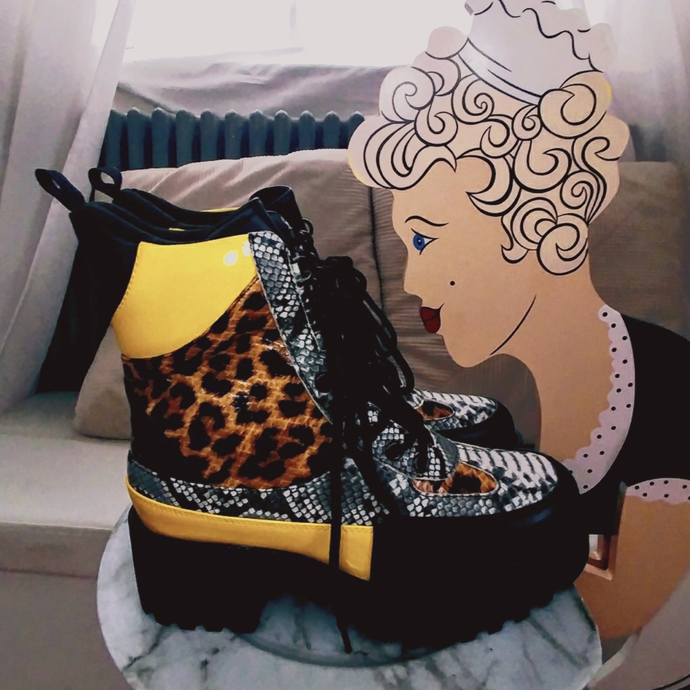 Leopard Combat Boots Yellow Snake 6.5 wore boots twice but they are too wide